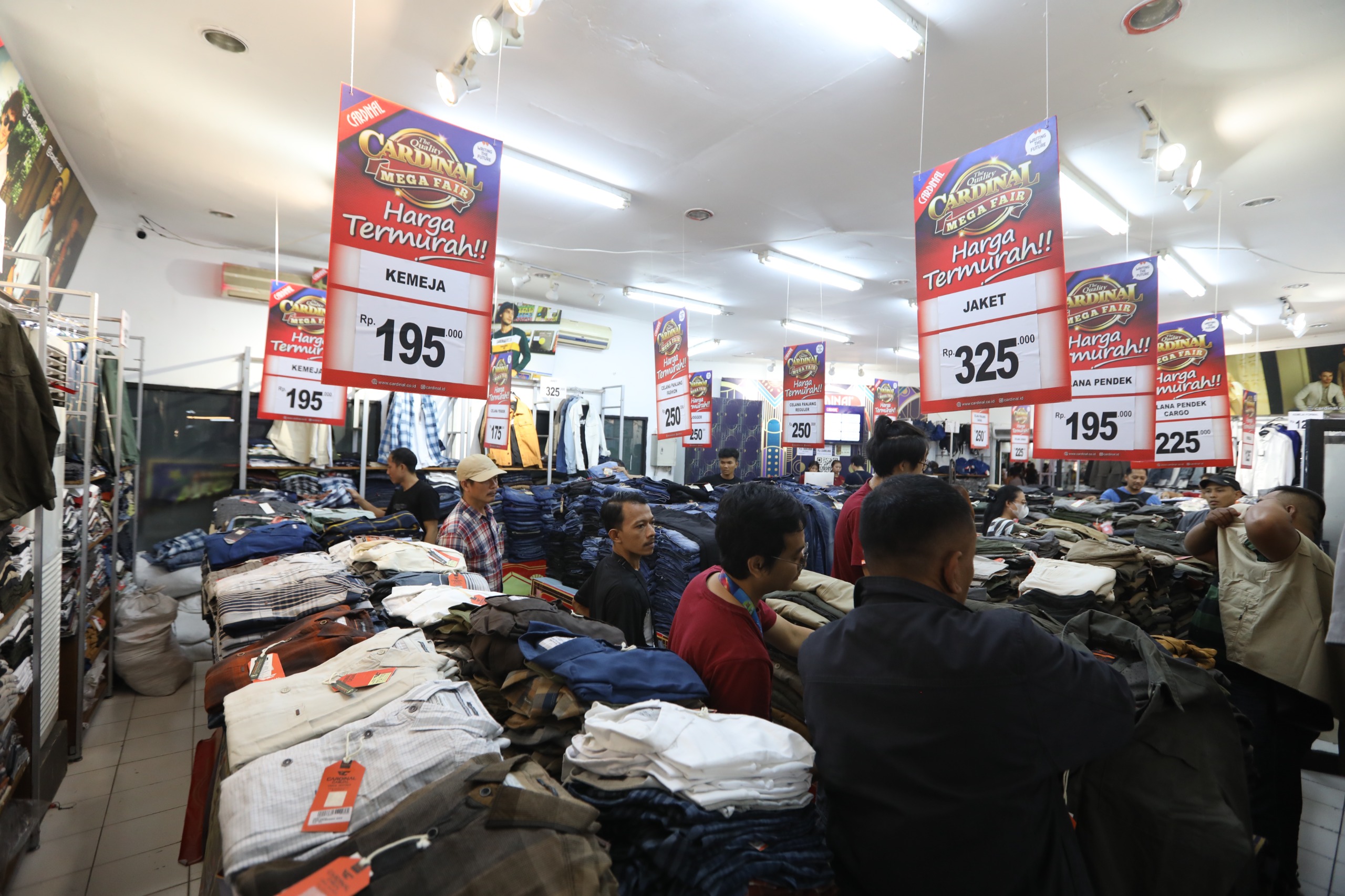 Berburu Produk Fashion Pria di Hari ...