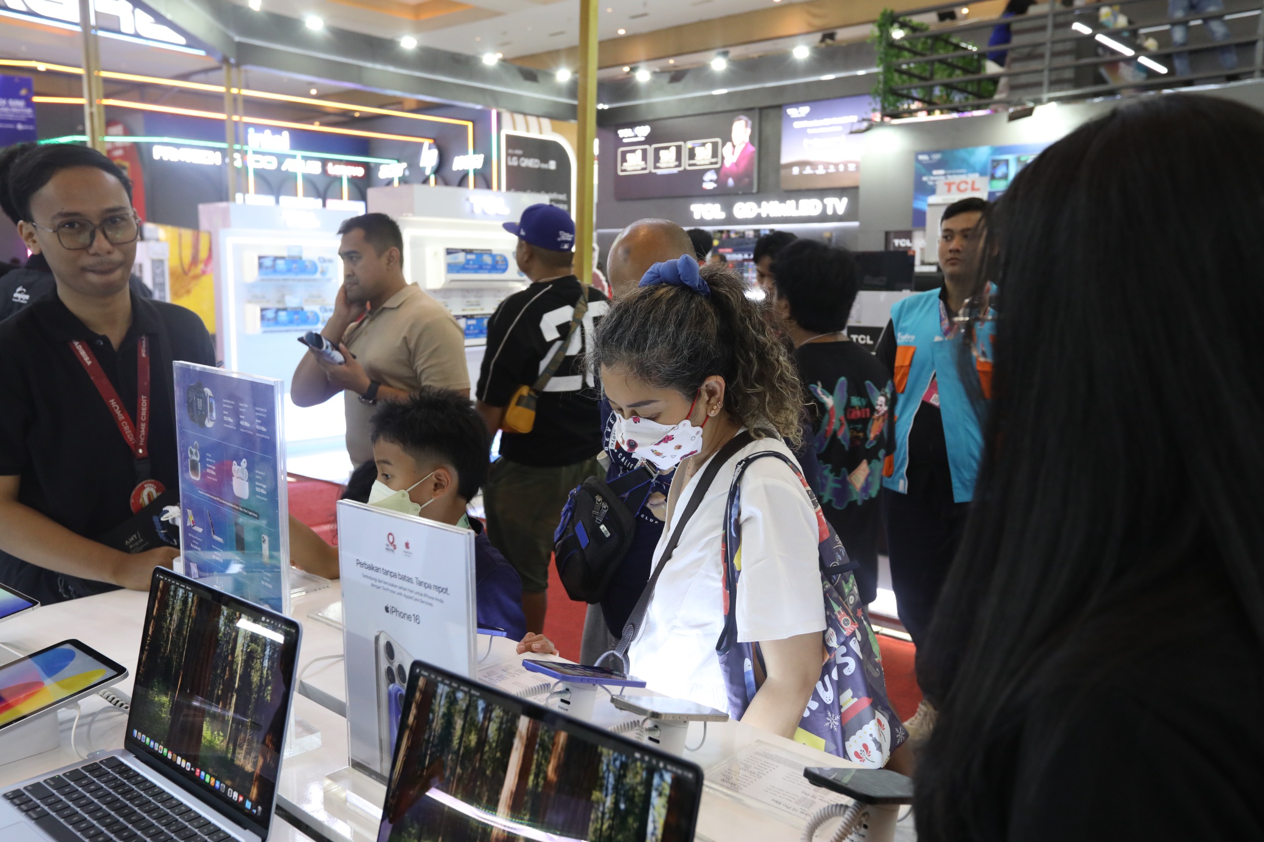 Promo Cuci Gudang Handphone di Jakarta Fair 2025, Diskon hingga 70 Persen