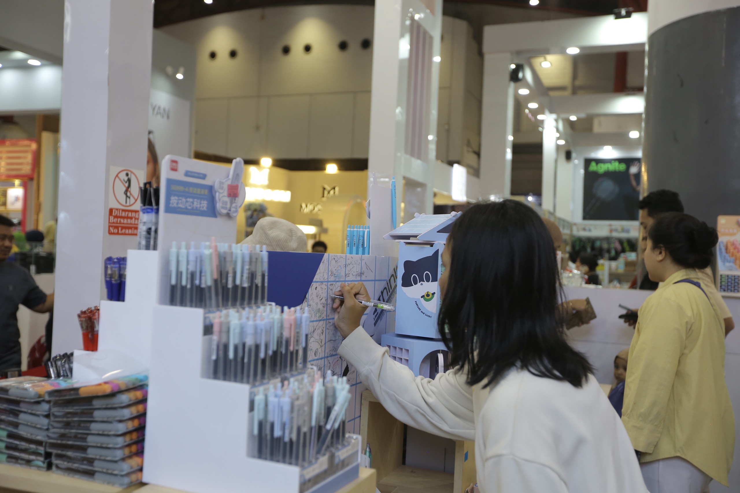 Jelang Penutupan Jakarta Fair 2025, Serbu Promo Back to School